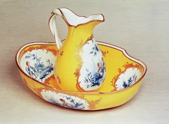 Sevres (Pot a eau) Broc Roussel Kanne und Becken